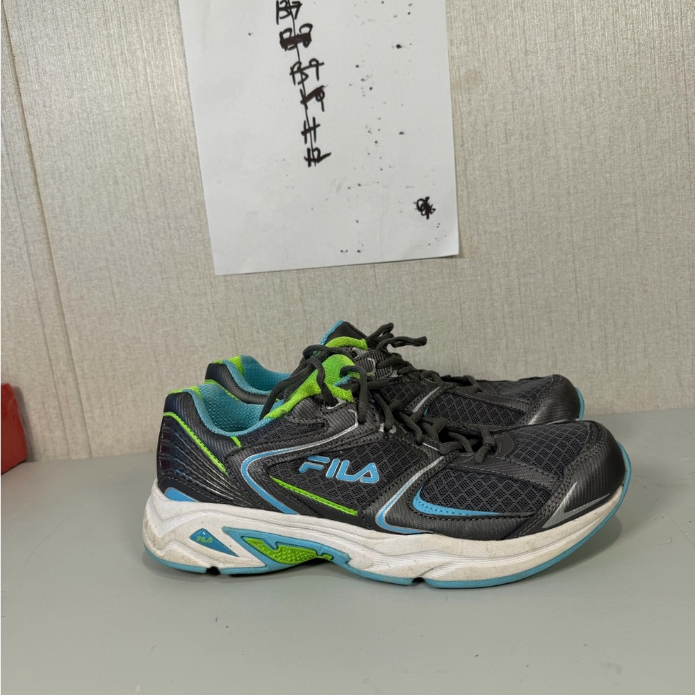 Fila Windshift Women’s Sneakers. Size 9